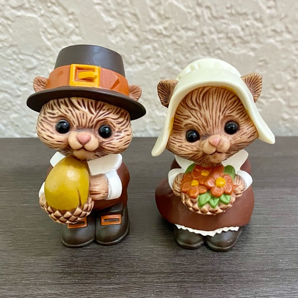 Vintage NWOT Hallmark Salt & Pepper Shakers - Picture 1 of 3